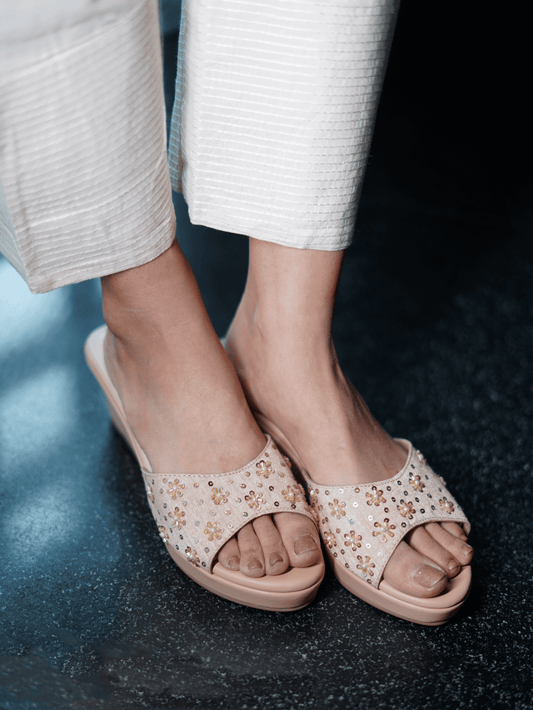 Scattered Flower Wedge